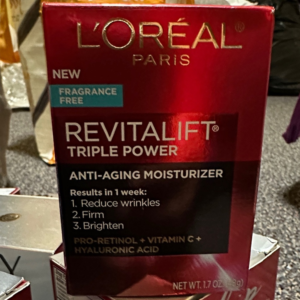 L'Oreal Revitalift Triple Power Anti-Aging Moisturizer - Red